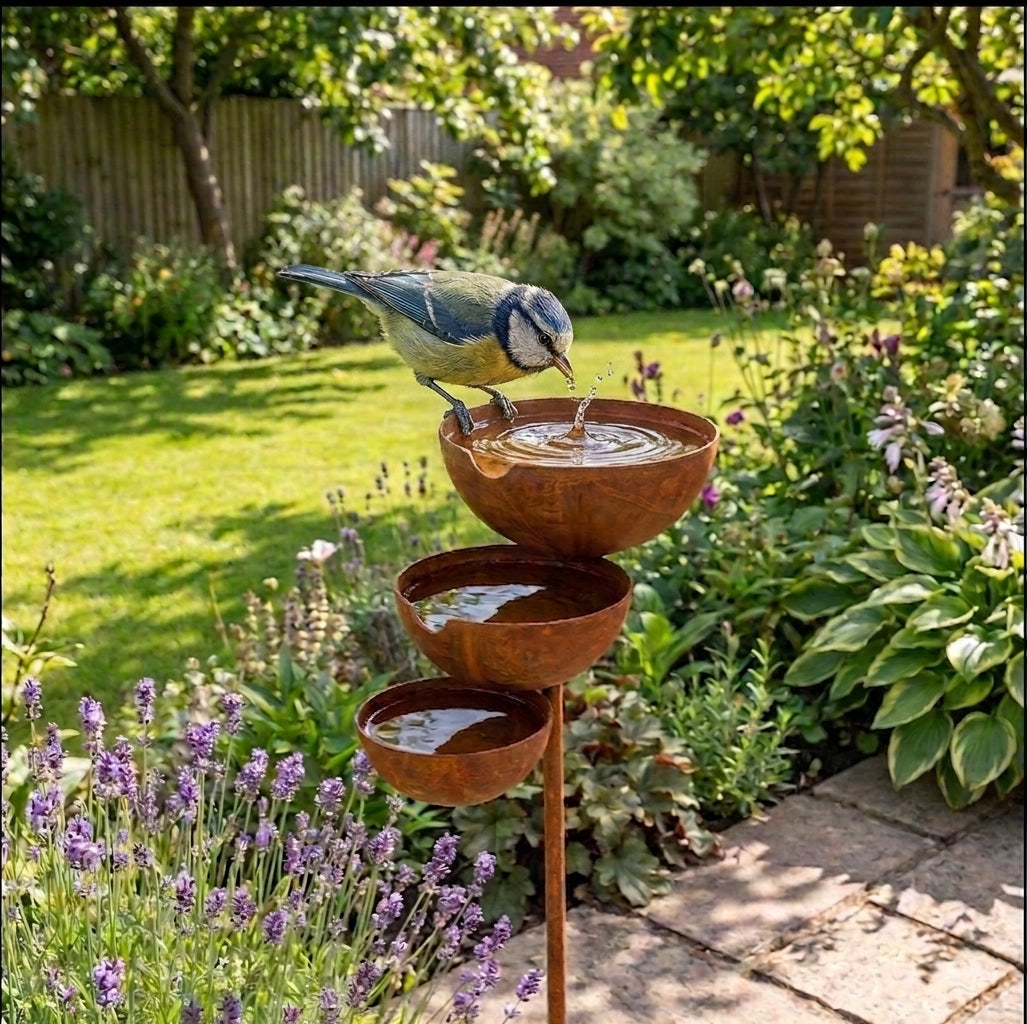 BirdHaven™ Dreistufiges Vogelbad | Erwecken Sie Ihren Garten zum Leben — jeden Morgen aufs Neue